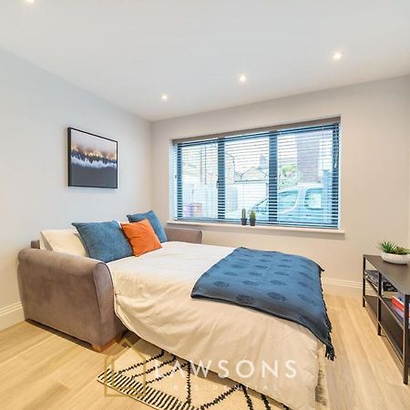 Chic Living By Lawsons Apartment Windsor Exterior photo
