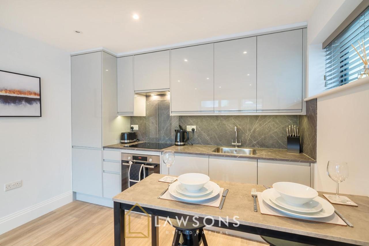 Chic Living By Lawsons Apartment Windsor Exterior photo